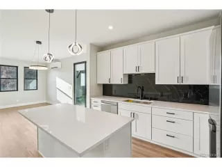 Photo #3: 5572186 Listing