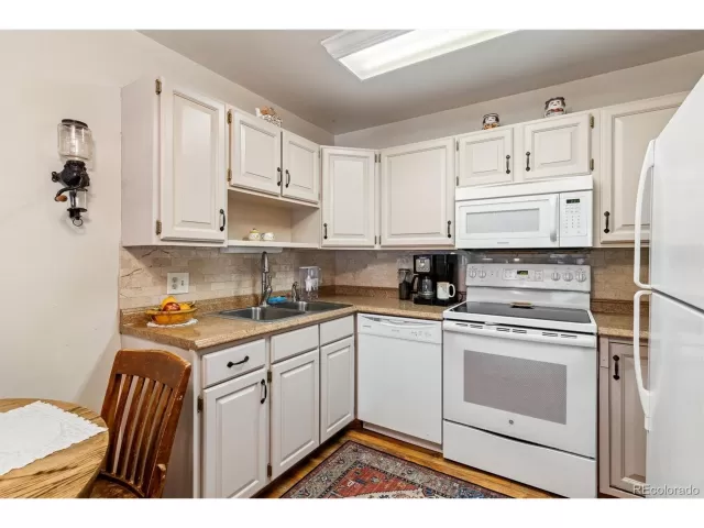 MLS: 5575081 Condo For Sale