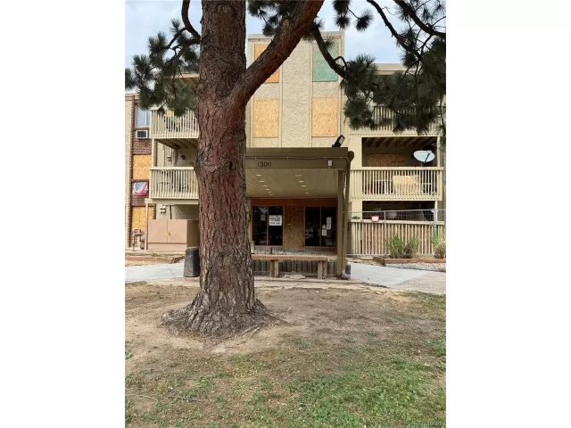 MLS: 5580082 Condo For Sale