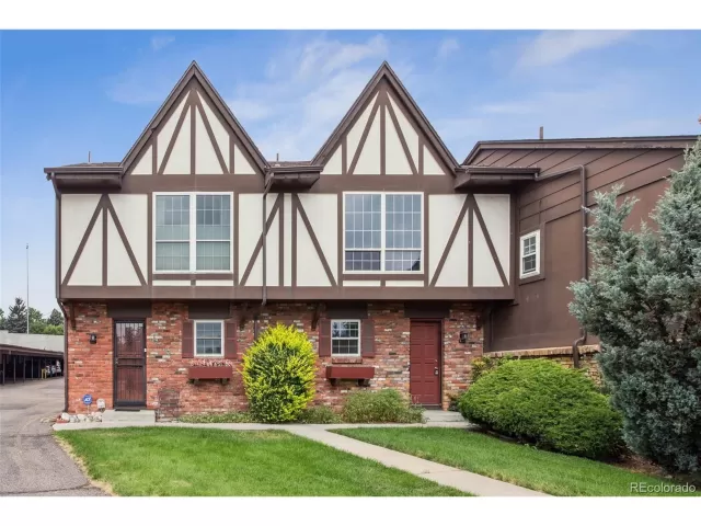 MLS: 5580408 Condo For Sale