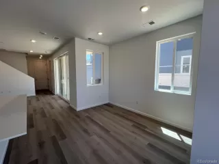 Photo #2: 5590944 Listing