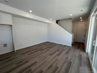 Photo #3: 5590944 Listing