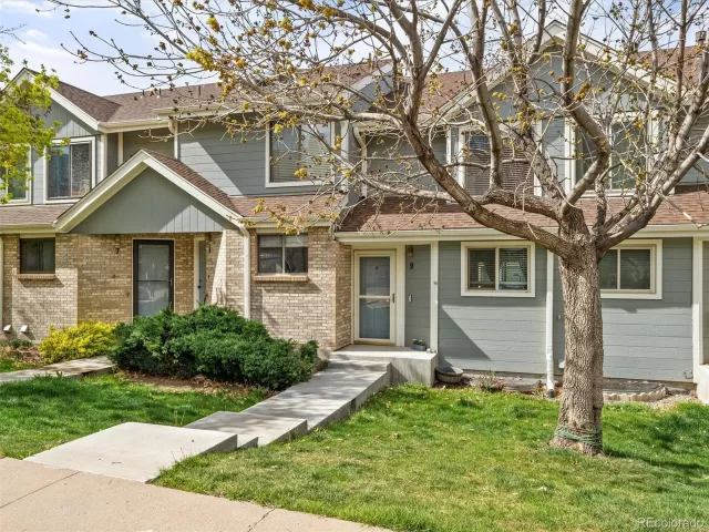 MLS: 5605050 Condo For Sale
