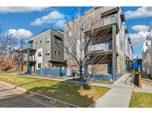 MLS: 5610138 Condo For Sale