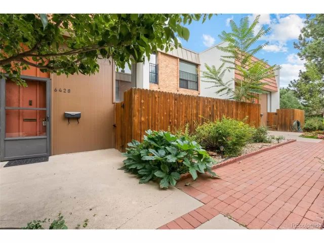 MLS: 5610277 Condo For Sale