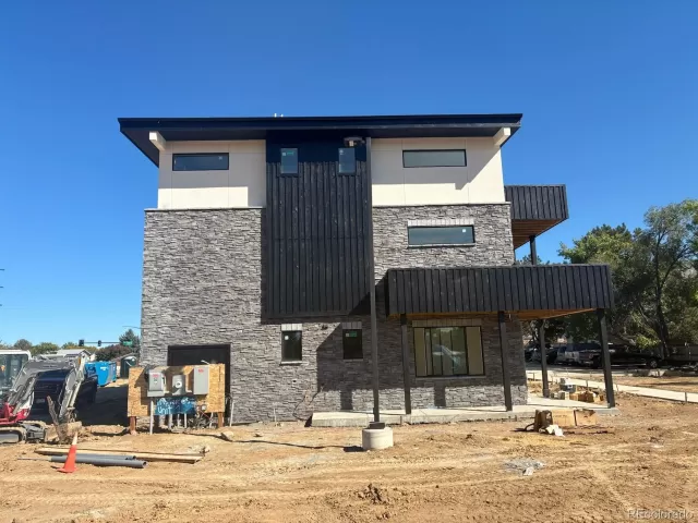 MLS: 5623321 Condo For Sale