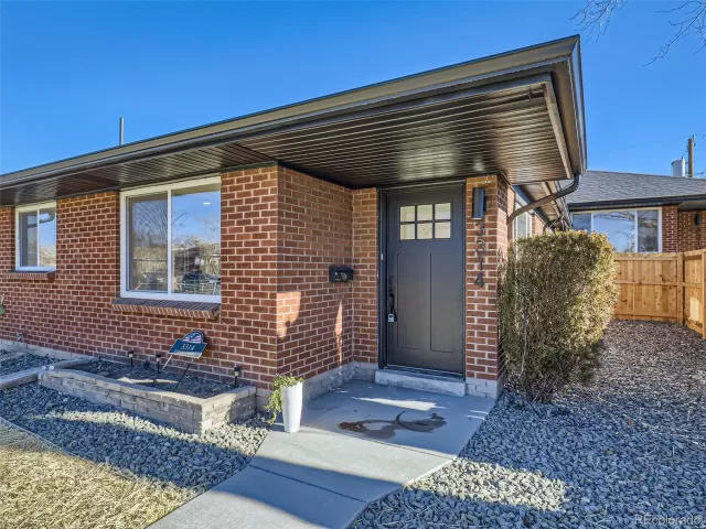 MLS: 5633958 Condo For Sale