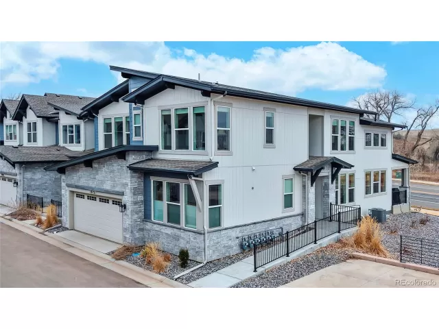 MLS: 5650766 Condo For Sale