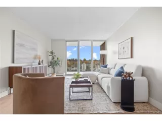 Photo #5: 5659826 Listing