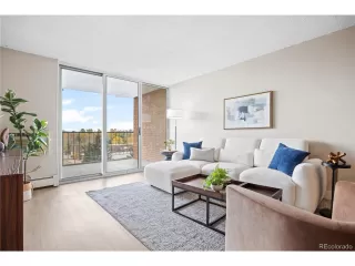 Photo #6: 5659826 Listing