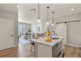 Photo #4: 5661800 Listing