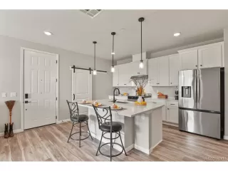 Photo #5: 5661800 Listing