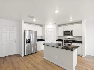 Photo #3: 5668747 Listing