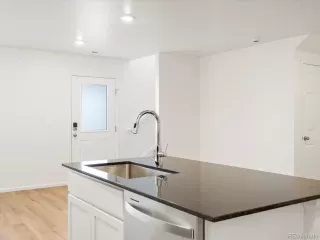 Photo #5: 5668747 Listing