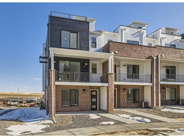 MLS: 5673504 Condo For Sale