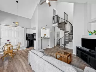 Photo #2: 5700690 Listing