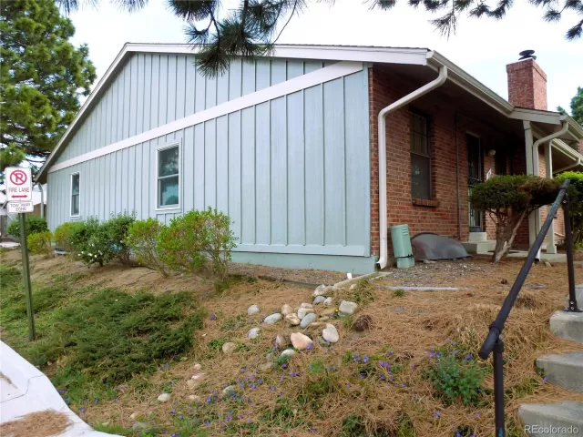 MLS: 5710535 Condo For Sale