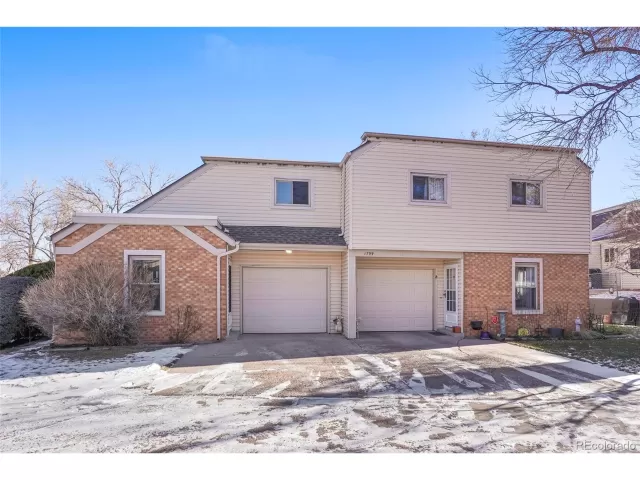 MLS: 5714691 Condo For Sale