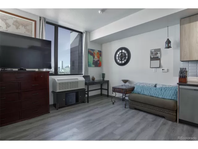 MLS: 5717751 Condo For Sale