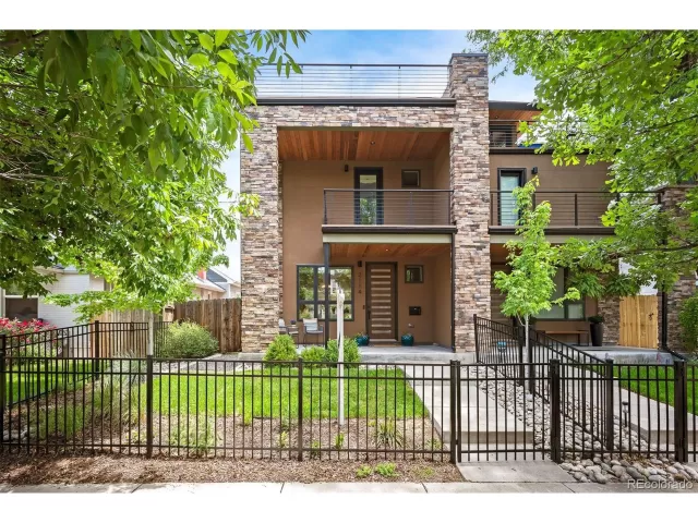 MLS: 5725350 Condo For Sale