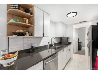 Photo #5: 5728729 Listing