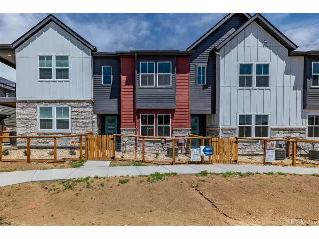MLS: 5738031 Condo For Sale