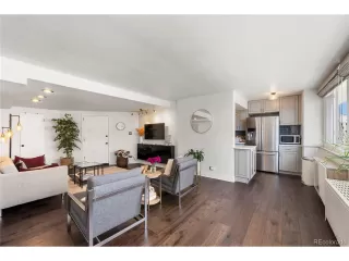 Photo #4: 5777847 Listing