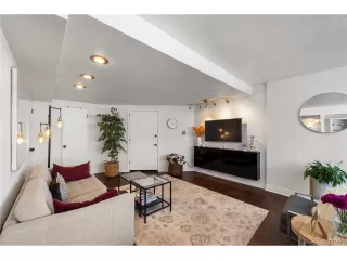 Photo #6: 5777847 Listing