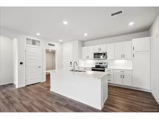 Photo #5: 5780197 Listing