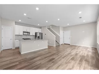 Photo #5: 5781417 Listing