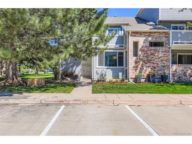 MLS: 5833334 Condo For Sale