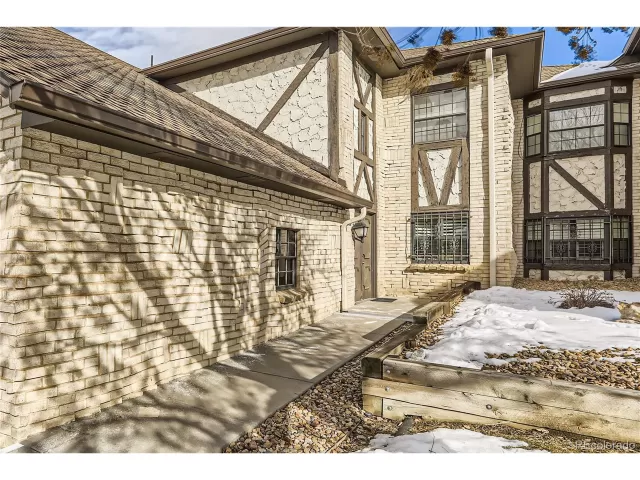 MLS: 5859686 Condo For Sale