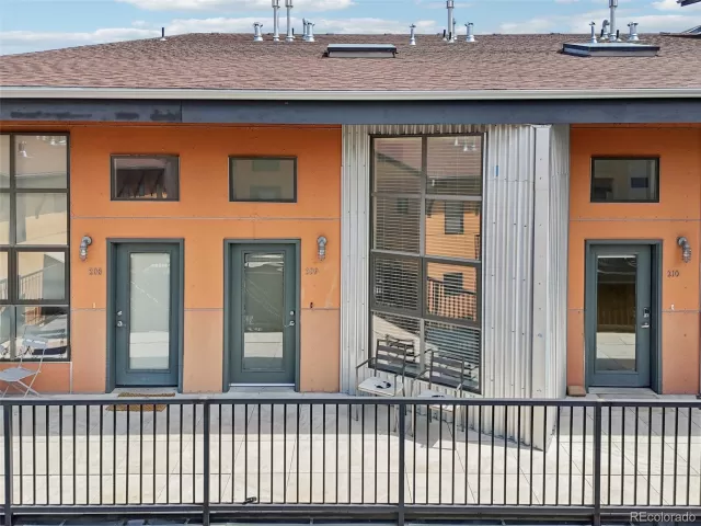 MLS: 5860395 Condo For Sale