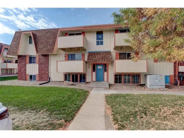 MLS: 5862134 Condo For Sale