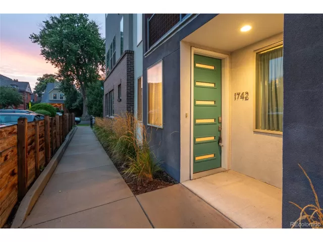 MLS: 5864278 Condo For Sale