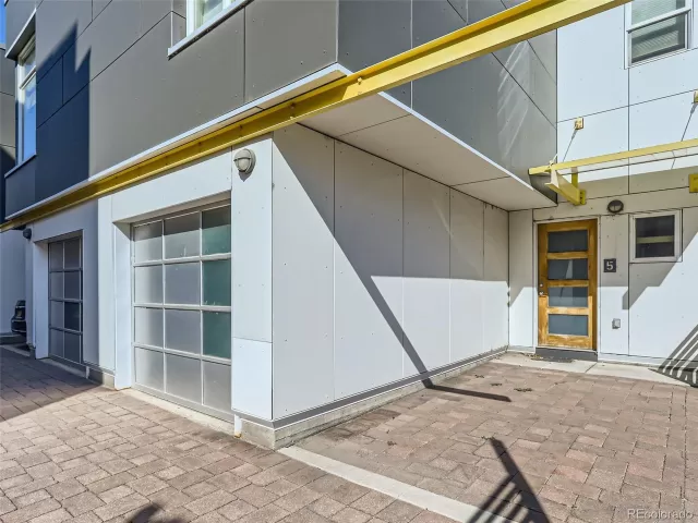 MLS: 5880641 Condo For Sale