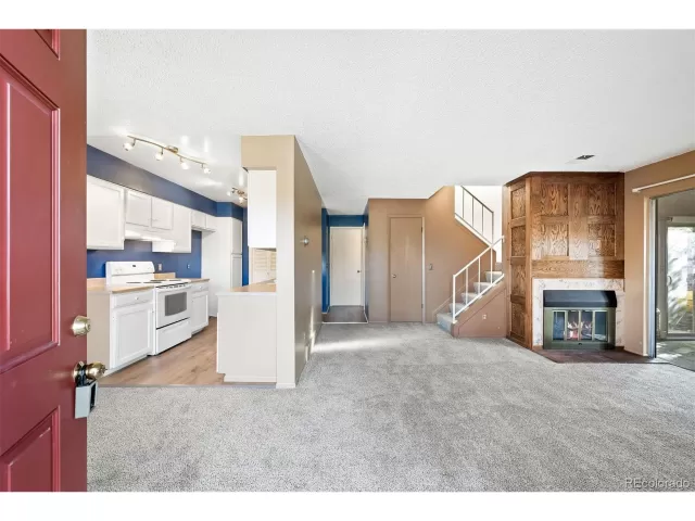 MLS: 5892403 Condo For Sale