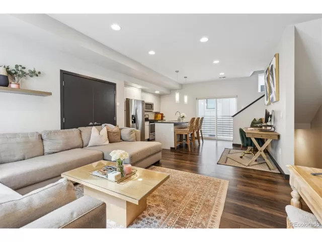 MLS: 5893951 Condo For Sale