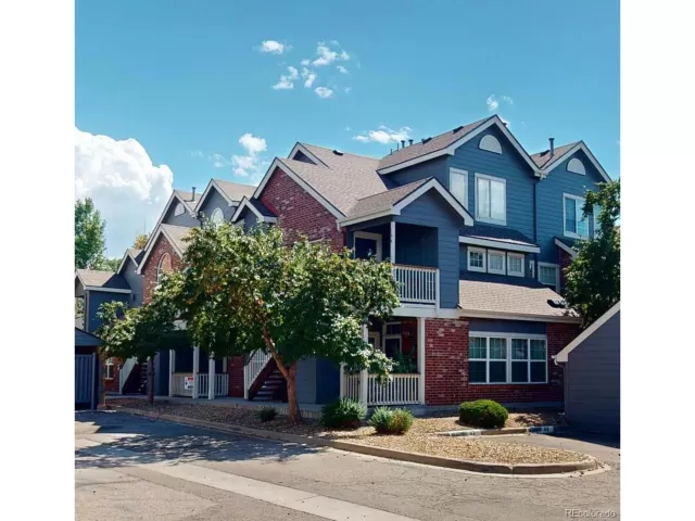 MLS: 5895222 Condo For Sale