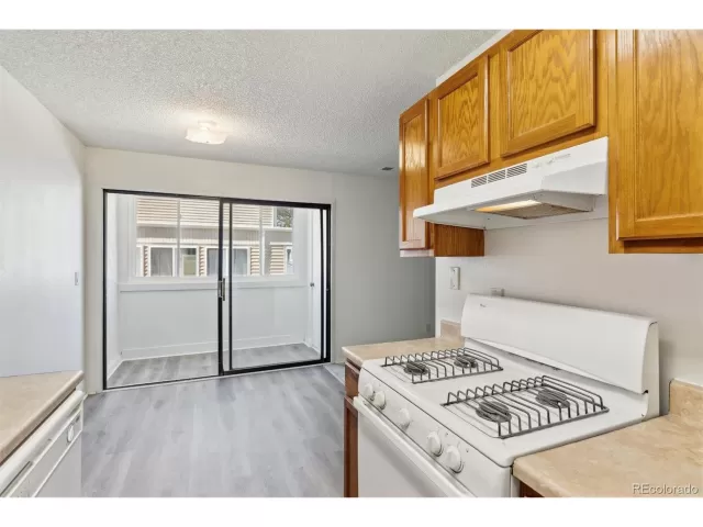 MLS: 5898298 Condo For Sale