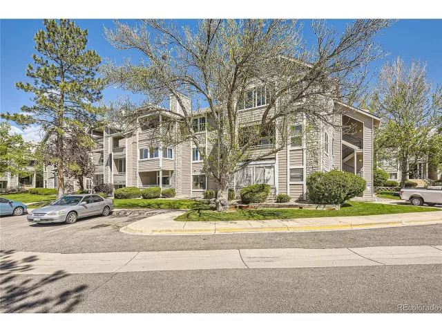 MLS: 5899751 Condo For Sale