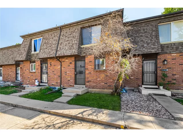 MLS: 5911598 Condo For Sale