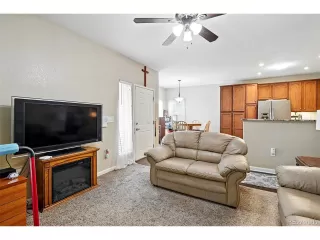 Photo #5: 5911875 Listing