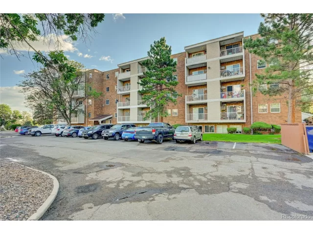 MLS: 5912493 Condo For Sale