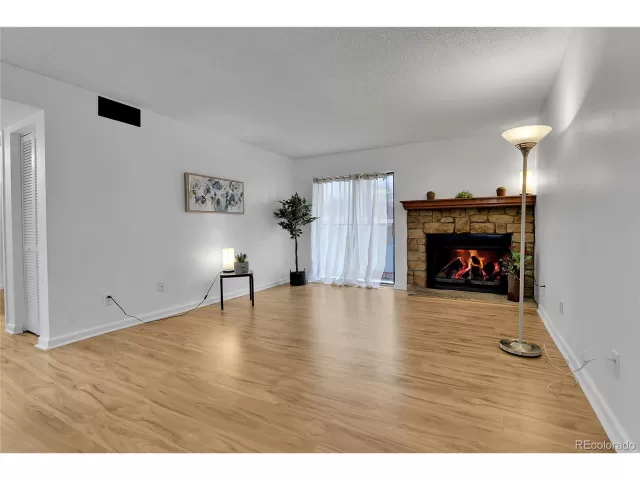 MLS: 5913346 Condo For Sale