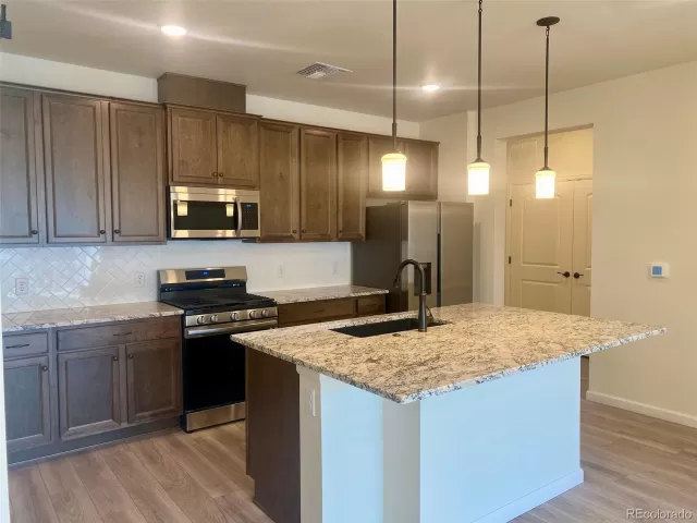 MLS: 5914692 Condo For Sale