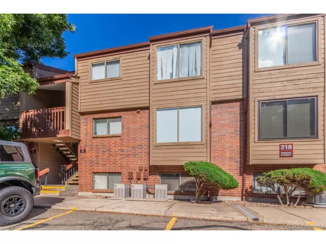 MLS: 5917319 Condo For Sale