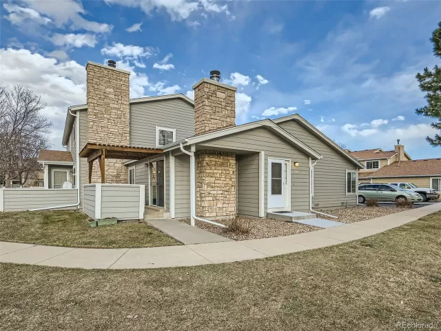 MLS: 5917927 Condo For Sale