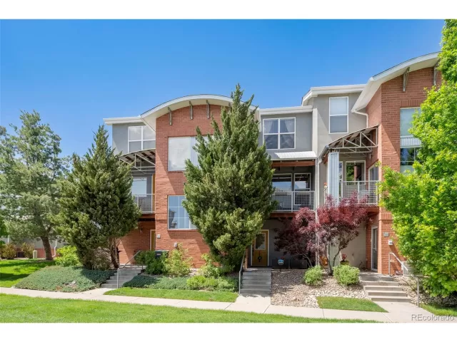 MLS: 5923074 Condo For Sale