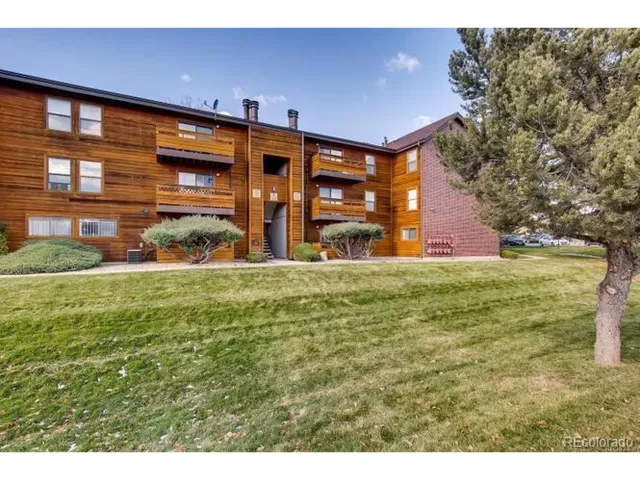 MLS: 5923316 Condo For Sale